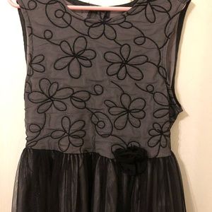 “Perfectly dressed” Girls dress size 10. Good condition. Worn only a few times.